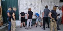 Фото новости: В Одессе задержали главаря и одного из участников банды рэкетиров Свежие новости: В Одессе задержали главаря и одного из участников банды рэкетиров