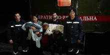 Свежие новости: На Николаевщине спасатели доставили домой семью с маленькими детьми, чей автомобиль застрял на полевой дороге