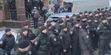 Свежие новости: Полицейские вышли на митинг в Киеве: стоят стеной