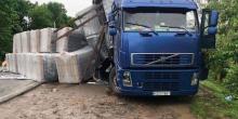 Фото новости: На трассе Одесса-Южный перевернулась фура Свежие новости: На трассе Одесса-Южный перевернулась фура