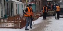 Свежие новости: В центре Николаева тротуары обработали противогололедной смесью