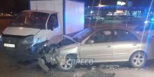 Свежие новости: В Киеве авто влетело в грузовик, который развозит хлеб: есть пострадавшие