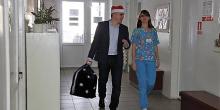Фото новости: Мэр Николаева взял пример с Обамы и на Новый год раздал подарки детям в больнице Свежие новости: Мэр Николаева взял пример с Обамы и на Новый год раздал подарки детям в больнице