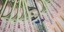 Свежие новости: Гривна продолжает дешеветь относительно доллара и евро