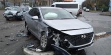 Фото новости: В Николаеве столкнулись два авто: от удара «Хюндай» вылетел и снес дорожный знак Свежие новости: В Николаеве столкнулись два авто: от удара «Хюндай» вылетел и снес дорожный знак
