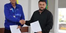 Свіжі новини: У Південноукраїнську планують встановити сонячну електростанцію для міської лікарні: Кухта підписав меморандум із «Карітасом»