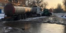 Фото новости: На Новозаводской улице в Николаеве застрял грузовик Свежие новости: На Новозаводской улице в Николаеве застрял грузовик