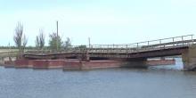 Свежие новости: На Миколаївщині правоохоронці не дали встановити новий понтонний міст замiсть старого
