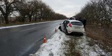 Фото новости: На Одесской трассе военнослужащая на «Форде» врезалась в дерево Свежие новости: На Одесской трассе военнослужащая на «Форде» врезалась в дерево