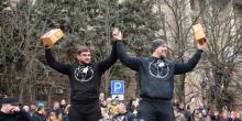 Фото новости: Губернатор Савченко на фестивале богатырей вместе с силачами потянул 4 фуры Свежие новости: Губернатор Савченко на фестивале богатырей вместе с силачами потянул 4 фуры