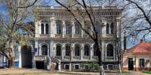 Свежие новости: Обрушилась лепнина с управления капитального строительства ОГА