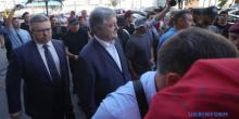 Свежие новости: Порошенко пытались забросать яйцами после допроса в ГБР