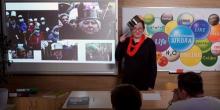 Свежие новости: На онлайн-уроке истории учитель надела на голову кастрюлю, чтобы рассказать детям про Евромайдан