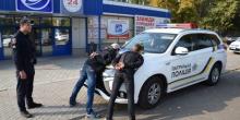 Фото новости: В Николаеве неизвестные напали на человека, заковали в наручники и избили Свежие новости: В Николаеве неизвестные напали на человека, заковали в наручники и избили