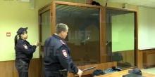 Свежие новости: ВИДЕО: В РФ подозреваемый выбрался из стеклянного бокса в зале суда