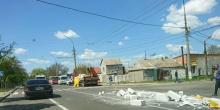 Свежие новости: В центре Николаева грузовик рассыпал по всей дороге газобетонные блоки
