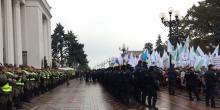 Свежие новости: Участники митинга под Радой напали на героя Украины