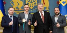 Свежие новости: Президент вручив Олександру Абраменку орден «За заслуги» та сертифікат на житло