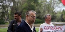 Фото новости: Под Николаевской ОГА проходит митинг партии Саакашвили за отставку Порошенко Свежие новости: Под Николаевской ОГА проходит митинг партии Саакашвили за отставку Порошенко