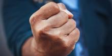 Свежие новости: В Южноукраинске рецидивист избил и ограбил посетителя бара