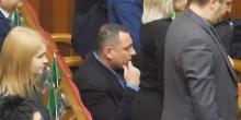 Свежие новости: Бужанский объяснил, почему не встал в Раде, когда поминали 
