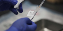 Свежие новости: ВОЗ разрешила экстренное применение вакцины Pfizer