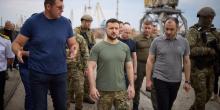Фото новости: Президент Зеленський приїхав до порту на Одещині проконтролювати завантаження українського зерна Свежие новости: Президент Зеленський приїхав до порту на Одещині проконтролювати завантаження українського зерна