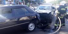 Фото новости: ДТП в Николаеве: столкнулись Mercedes и Hyundai, на проезжую часть разлилось топливо Свежие новости: ДТП в Николаеве: столкнулись Mercedes и Hyundai, на проезжую часть разлилось топливо