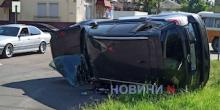 Свежие новости: У Миколаєві «Нісан» перевернув «Субару»: постраждали двоє людей