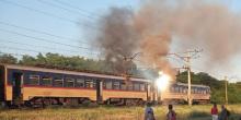 Свежие новости: Люди выпрыгивали из вагонов: вблизи Днепра загорелась электричка
