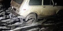 Свежие новости: В Снигиревке застрял в грязи автомобиль - на помощь прибыли спасатели