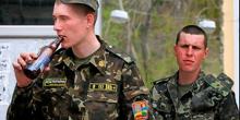 Фото новости: В Херсонской области трое военных утратили боеспособность после 1,5 литра пива Свежие новости: В Херсонской области трое военных утратили боеспособность после 1,5 литра пива