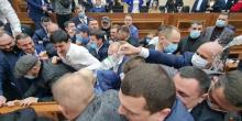 Фото новости: Первая сессия облсовета Одессы началась с потасовки депутатов — главу избрали только после полуночи Свежие новости: Первая сессия облсовета Одессы началась с потасовки депутатов — главу избрали только после полуночи
