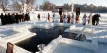 Фото новости: Крещение 2020. Обряды и приметы, три главных блюда и как правильно окунаться в прорубь Свежие новости: Крещение 2020. Обряды и приметы, три главных блюда и как правильно окунаться в прорубь