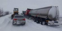 Свежие новости: ВИДЕО: На трассе «Кировоград-Николаев» автомобили стоят в снежной ловушке