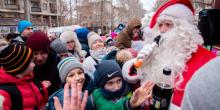 Свежие новости: В Николаеве устроили давку из-за бесплатных бутылок Coca-Cola