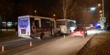 Фото новости: В Николаеве столкнулись двах маршрутных микроавтобуса: четверо получили травмы Свежие новости: В Николаеве столкнулись двах маршрутных микроавтобуса: четверо получили травмы