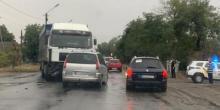Фото новости: ДТП в Вознесенске: столкнулись легковушка и грузовик Свежие новости: ДТП в Вознесенске: столкнулись легковушка и грузовик
