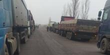 Свежие новости: Жители села под Николаевом перекрыли трассу — не пускают фуры