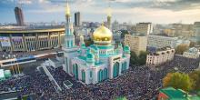 Свежие новости: Тысячи верующих собрались в соборной мечети Москвы в праздник Ураза-байрам