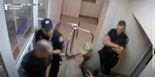 Свежие новости: В обласному воєнкоматі Чернівців чоловіка побили прямо під камерою спостереження