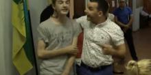 Свежие новости: ВИДЕО: На Украине депутат избил ребенка за пост в соцсети