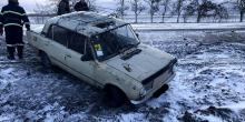 Свежие новости: ФОТО: Рятувальники Баштанщини вилучили автівку з кювету