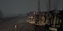 Свежие новости: В Новом Буге перевернулась фура с подсолнечником — погиб водитель