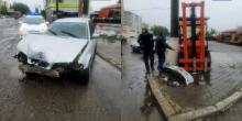 Свежие новости: В Николаеве из-за мокрой дороги BMW врезался в погрузчик