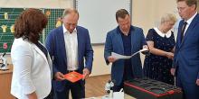 Фото новости: Путин снова приехал в аннексированный Крым – открыть школу и возложить цветы с «Ночными волками» Свежие новости: Путин снова приехал в аннексированный Крым – открыть школу и возложить цветы с «Ночными волками»