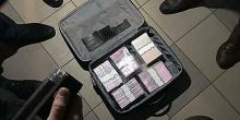 Фото новости: «За передачу в аренду 300 га земли»: В Киевской области на взятке в ₴1,3 миллиона задержали группу чиновников Свежие новости: «За передачу в аренду 300 га земли»: В Киевской области на взятке в ₴1,3 миллиона задержали группу чиновников