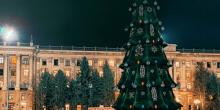 Фото новости: В Николаеве установили главную городскую елку Свежие новости: В Николаеве установили главную городскую елку