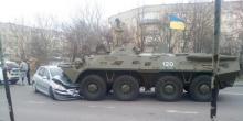Свежие новости: В Ровенской области БТР выехал на встречную полосу и раздавил авто