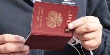 Фото новости: Кремль отбирает паспорта у высокопоставленных чиновников, чтобы остановить дезертирство Свежие новости: Кремль отбирает паспорта у высокопоставленных чиновников, чтобы остановить дезертирство